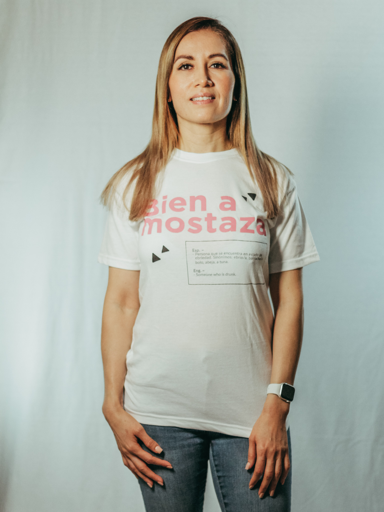 Playera con modismo chapín: Bien a Mostaza 100 % Algodón