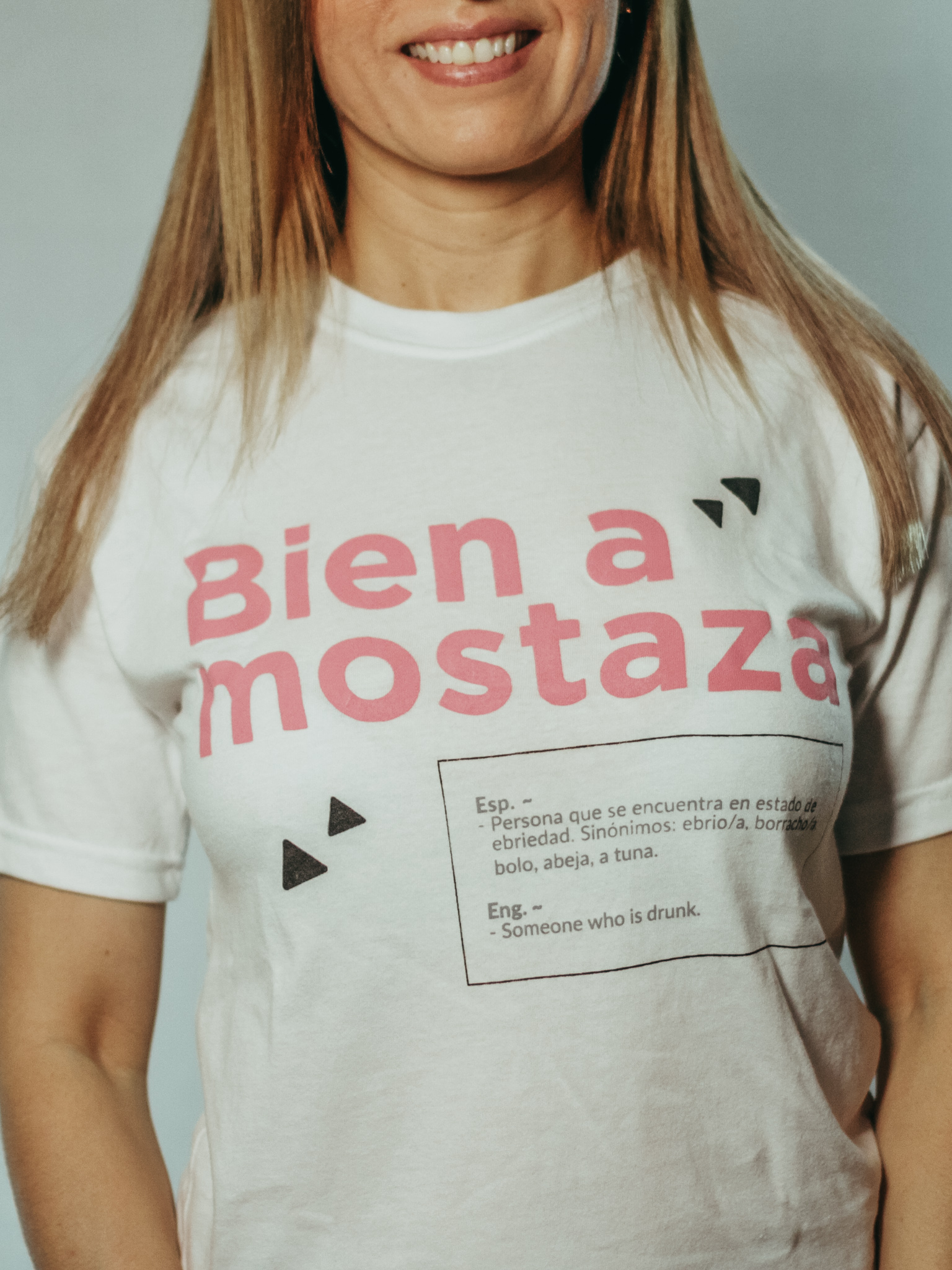 Playera con modismo chapín: Bien a Mostaza 100 % Algodón - Imagen 4